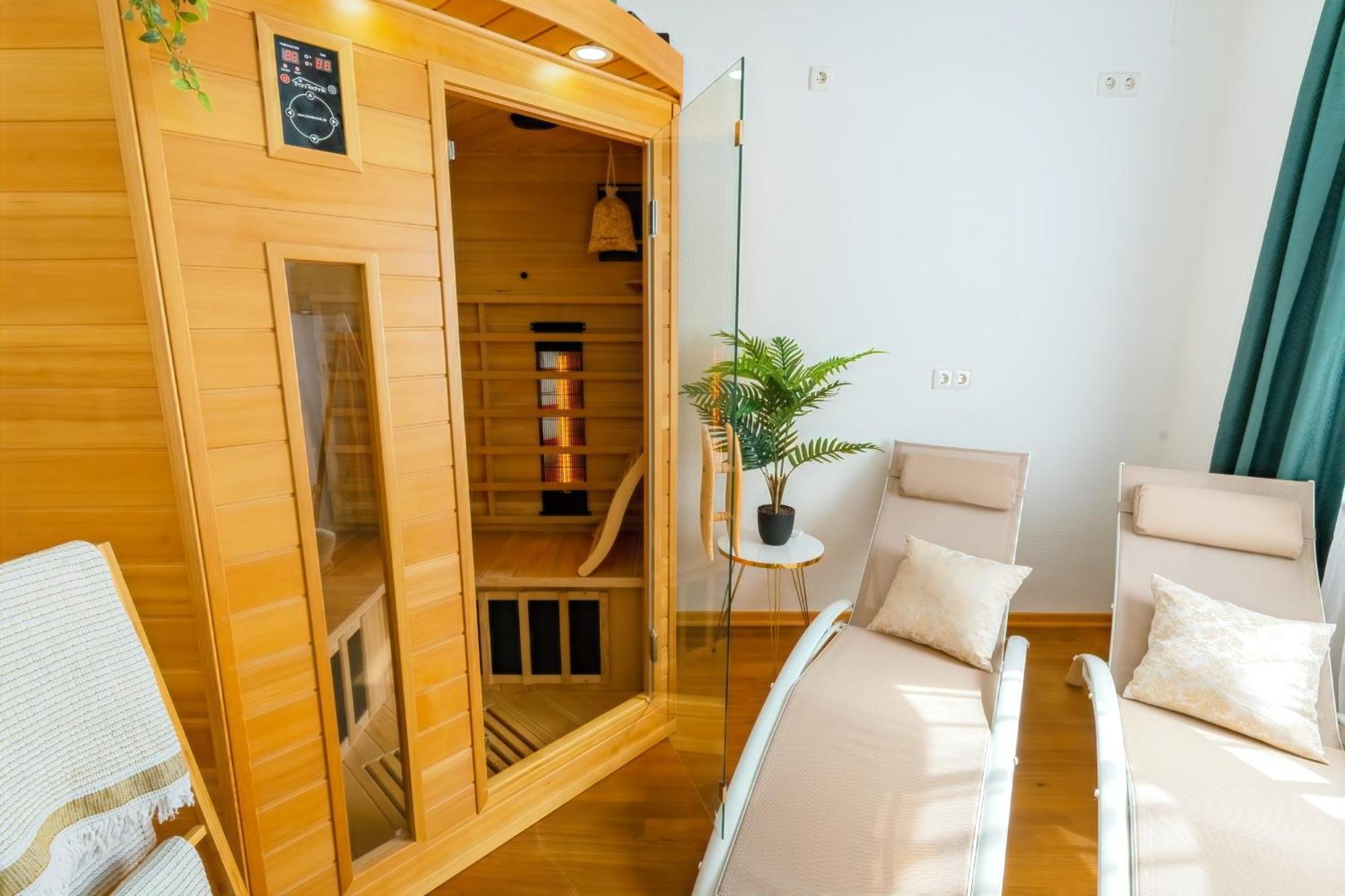 The Big Muenster Fuer Bis Zu 12, Whirlpool, Sauna, Zentral, Tischfussball, Balkon, Gasgrill ウルム エクステリア 写真