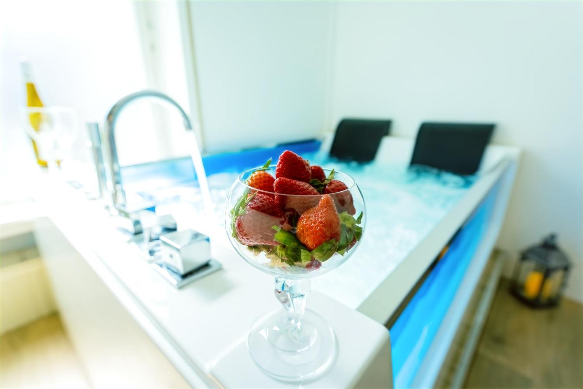 The Big Muenster Fuer Bis Zu 12, Whirlpool, Sauna, Zentral, Tischfussball, Balkon, Gasgrill ウルム エクステリア 写真